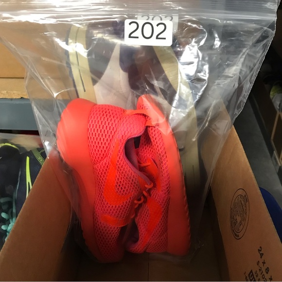 Nike Roshe One Hyperfuse Crimson Running Shoes 833826-800 Women's Size 6 - Picture 15 of 15